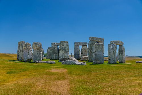 Stonehenge onder een stralende blauwe hemel
