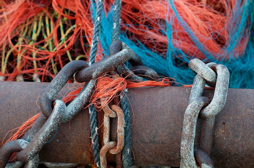 Kettingen en visnetten haven van Blond Beeld