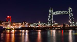 Rotterdam skyline Nieuwe Maas, Hef en Willemsbrug in de avond