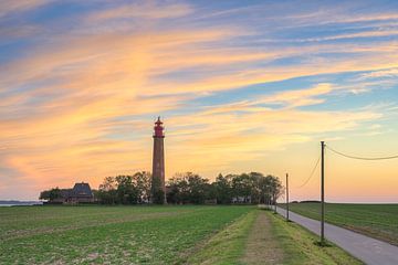 Le phare de Flügge sur l'île de Fehmarn au coucher du soleil sur Michael Valjak