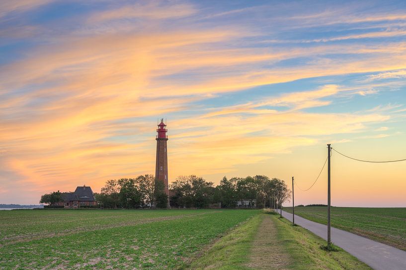 Le phare de Flügge sur l'île de Fehmarn au coucher du soleil par Michael Valjak