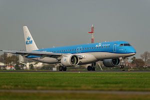 KLM Cityhopper Embraer E195-E2 (PH-NXJ).