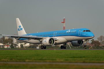KLM Cityhopper Embraer E195-E2 (PH-NXJ). von Jaap van den Berg
