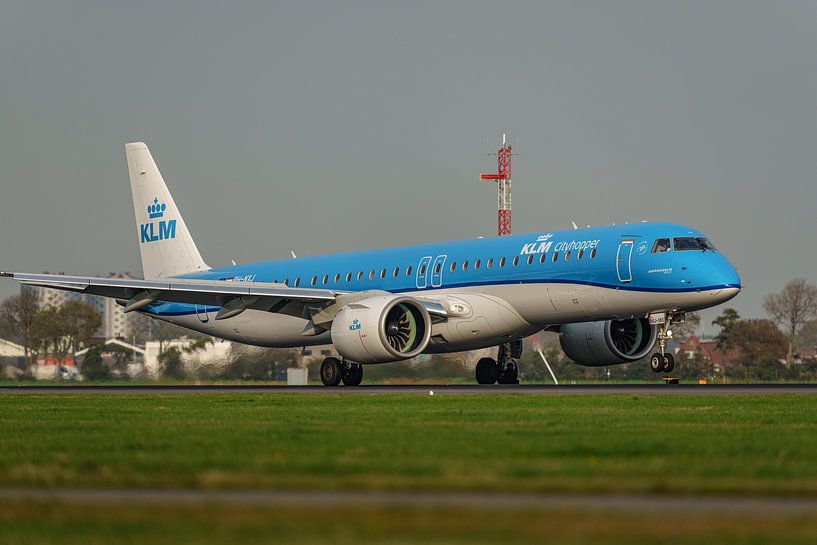 KLM Cityhopper Embraer E195-E2 (PH-NXJ). by Jaap van den Berg