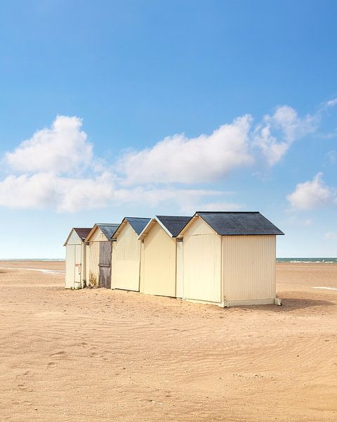 Strandhutten in Ouistreham, Normandië van Stefano Orazzini