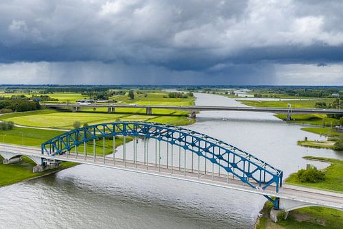 L'IJssel sous un ciel menaçant sur Sjoerd van der Wal Photographie
