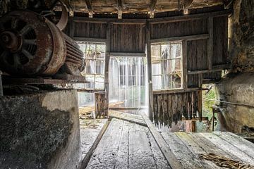 Verlaten gebouw - Oude smederij met vatenval van Gentleman of Decay