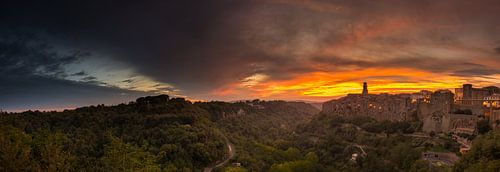 Coucher de soleil rouge en Toscane sur Damien Franscoise