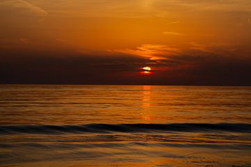 Sunset on the North Sea.  Netherlands van Yuliya Yarmolich