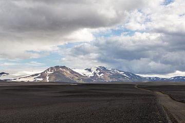 Tussen en over Lava in IJsland van Annemarie Mastenbroek