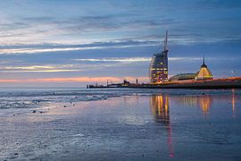 Weserufer bei Nacht in Bremerhaven, Deutschland