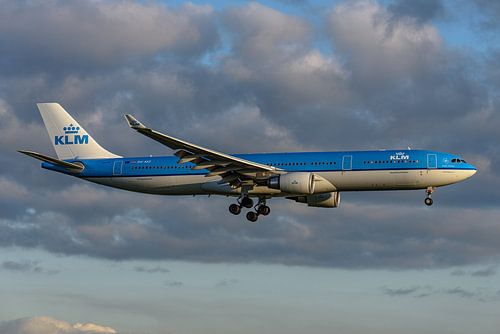 KLM Airbus A330-300 Hofplein - Rotterdam.