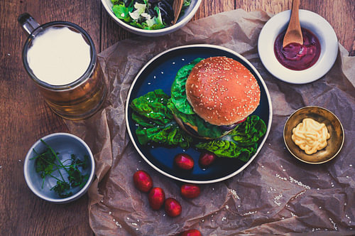 Food fotografie van Hamburger beeld met salade