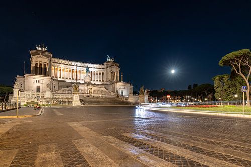 The monument to Victor Emmanuel II at night..