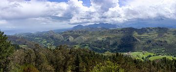 Panorama des Picos de Europa sur Peter Haastrecht, van