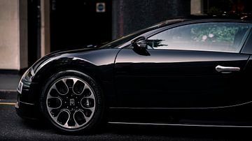 zwarte Bugatti Veyron in Londen van Ansho Bijlmakers