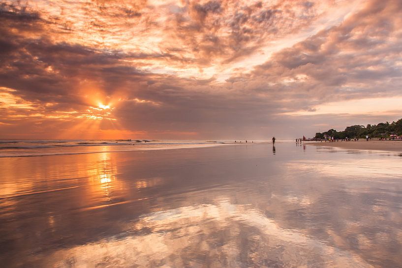 Bali sunset van Ilya Korzelius