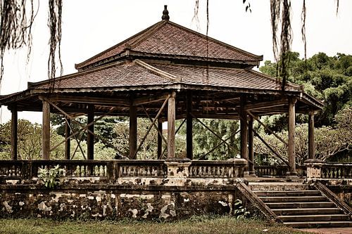A historic cottage set in an imperial garden