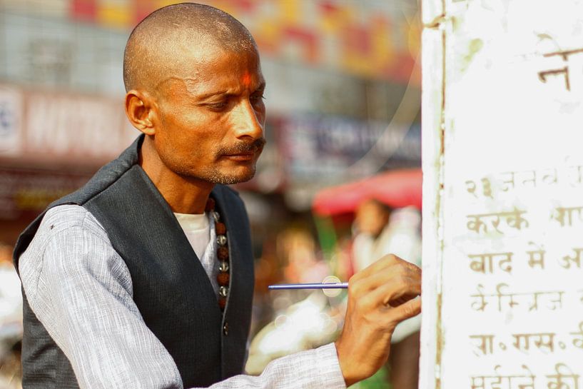 Street scene India by Vivian Raaijmaakers