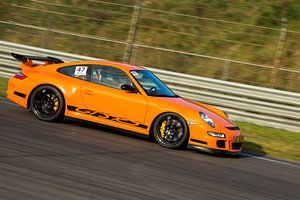 Porsche GT3 over het circuit von Menno Schaefer