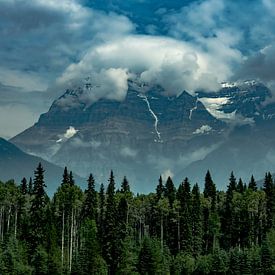 Mount Robson by Anke van Beurden