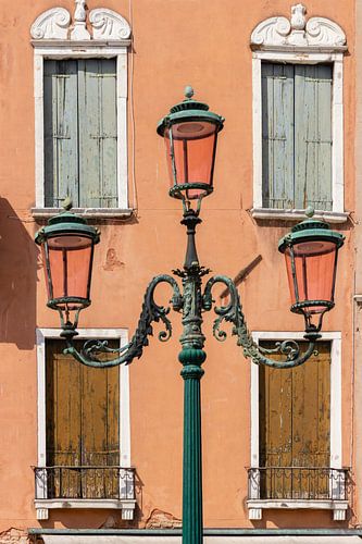 Venedig Italien | Orange Haus grüne Laterne | Reisefotografie