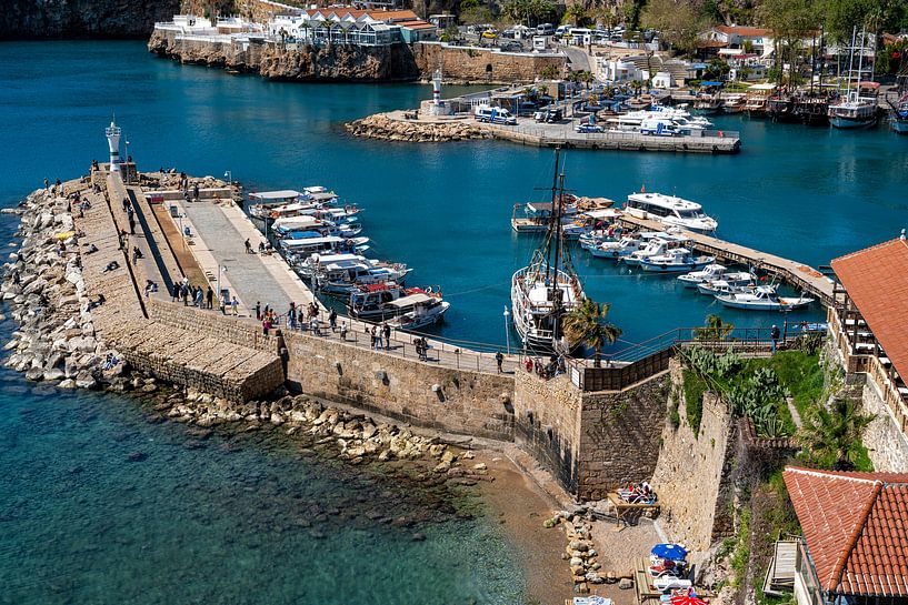 Antalya Hafen mit türkisfarbenem Meer von Photo Art Thomas Klee