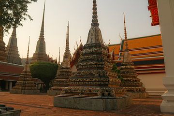 Eerste kleine stoepa bij Phra Chedi Rai in het Wat Pho tempelcomplex, Bangkok van kall3bu