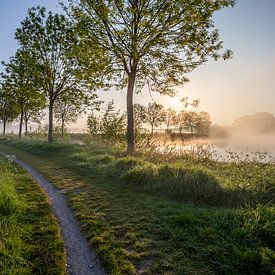 Sonnenaufgang während einer Taufahrt entlang der Leie in Wevelgem - Westflandern von Fotografie Krist / Top Foto Vlaanderen