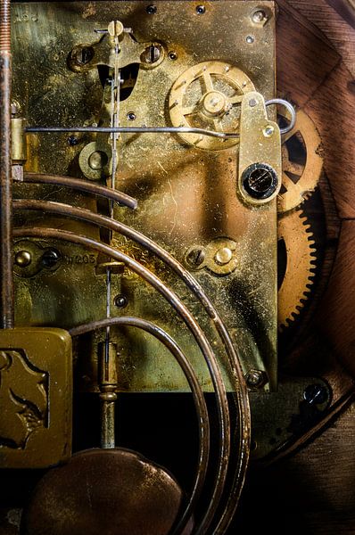 Oud uurwerk by mieke van't schip