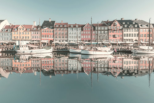COPENHAGEN Nyhavn in the morning - urban vintage style