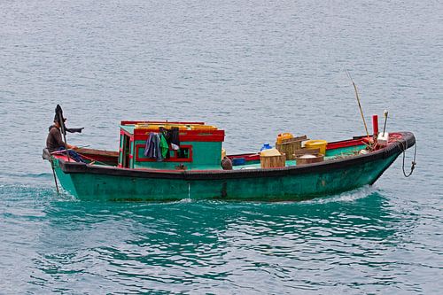 Traditionelles Fischerboot vor Con Dao