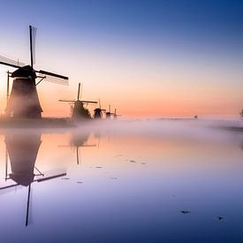Die Windmühlen von Kinderdijk während eines Frühlingssonnenaufgangs von Alexander Mol