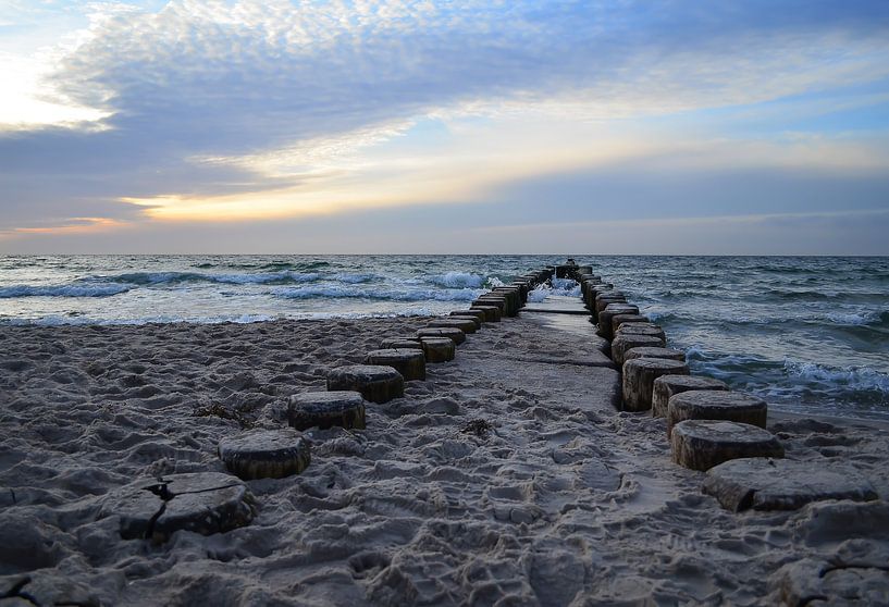 Evening light at the sea by Zwergls Lichtermeer