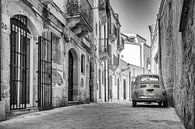An old Fiat 500 in Syracuse, Sicily, Italy. by Ron van der Stappen thumbnail