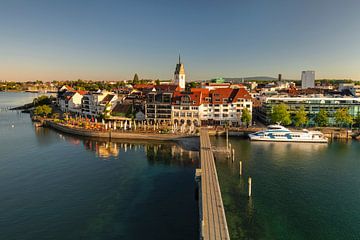 Uitzicht op Friedrichshafen aan de Bodensee vanaf de Mollentoren van Markus Lange