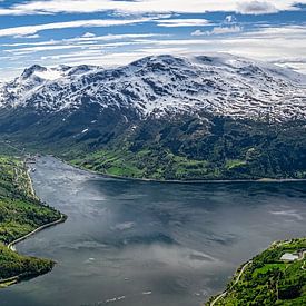 Weites Panorama Berg Hoven, Norwegen von Rietje Bulthuis