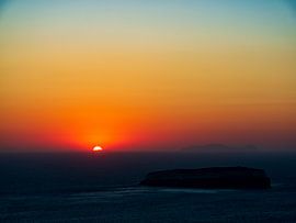 Coucher de soleil doré sur une mer calme - paix et beauté à l'état pur sur jmk