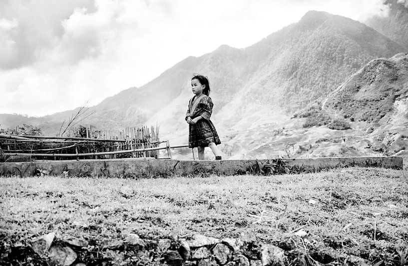 Sapa Girl (black and white) by Rik Engelgeer
