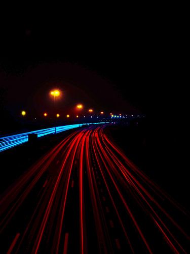 photographie de nuit sur l'autoroute