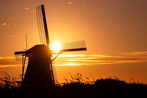 Kinderdijk tijdens zonsondergang van Colin Bax