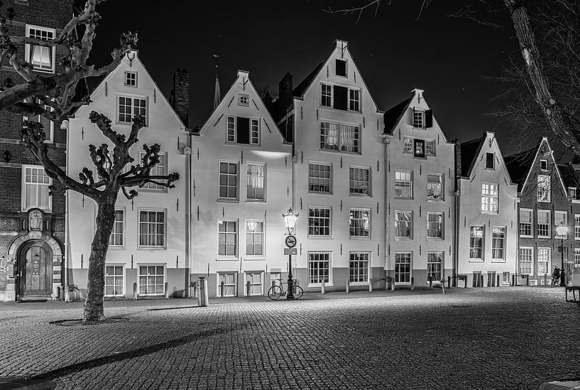 Evening on the Spui in Amsterdam (black and white) by Jeroen de Jongh Photography