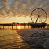 Zonsondergang bij de pier van Scheveningen van Remco Gerritsen