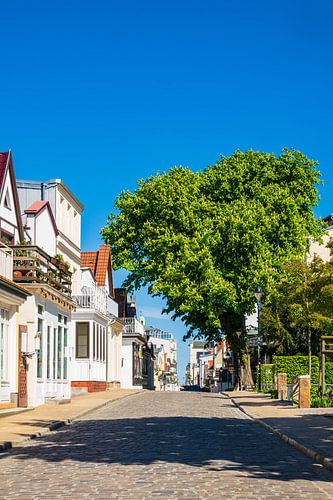 Gebäude in Warnemünde an einem sonnigen Tag