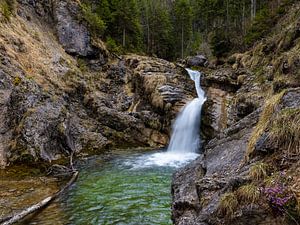 An den Kuhfluchtwasserfällen in Farchant, zwischen Fels und Wald