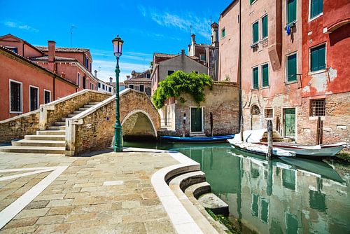 Paysage urbain de Venise, canal et pont.