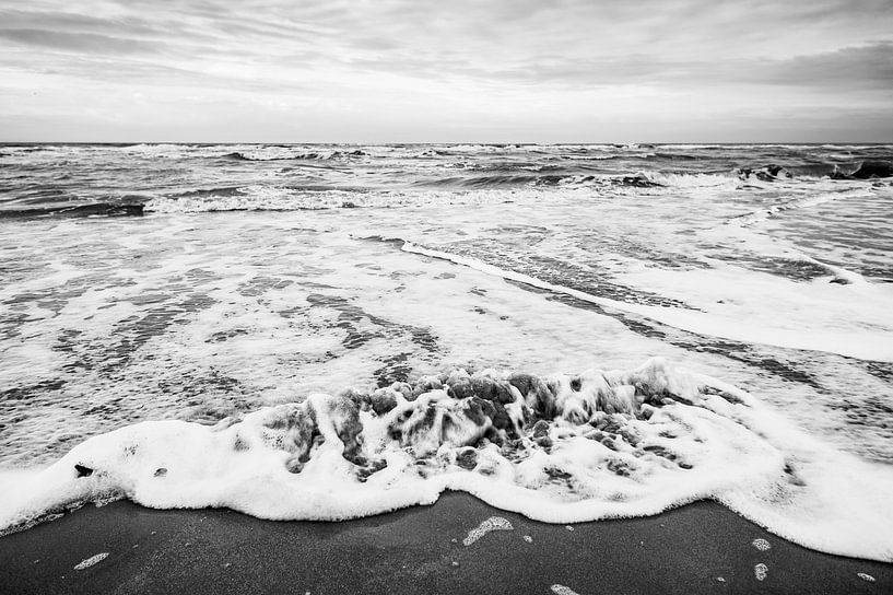 Spiel von Meer und Strand von Roland de Zeeuw fotografie