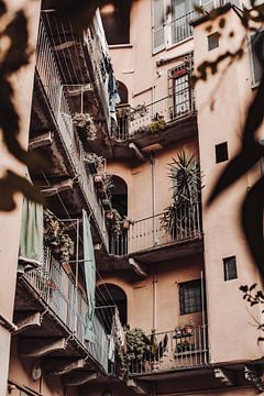 Veilig op het balkon | Milaan Italië van Amersfoort Fotoprint