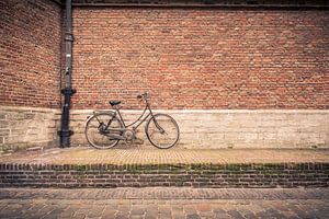 Fiets tegen de kerk in Leiden