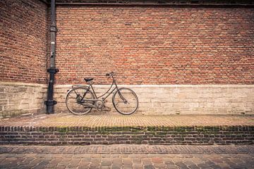 Cycle against the church in Leiden by Sven Wildschut